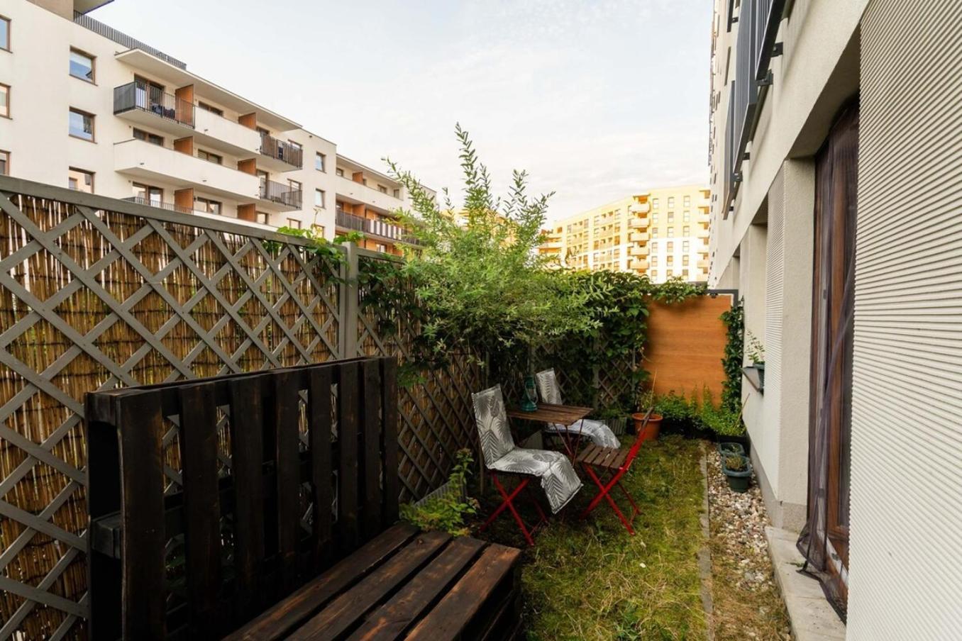 Modern 70M Apartment With Private Garden Metro ワルシャワ エクステリア 写真