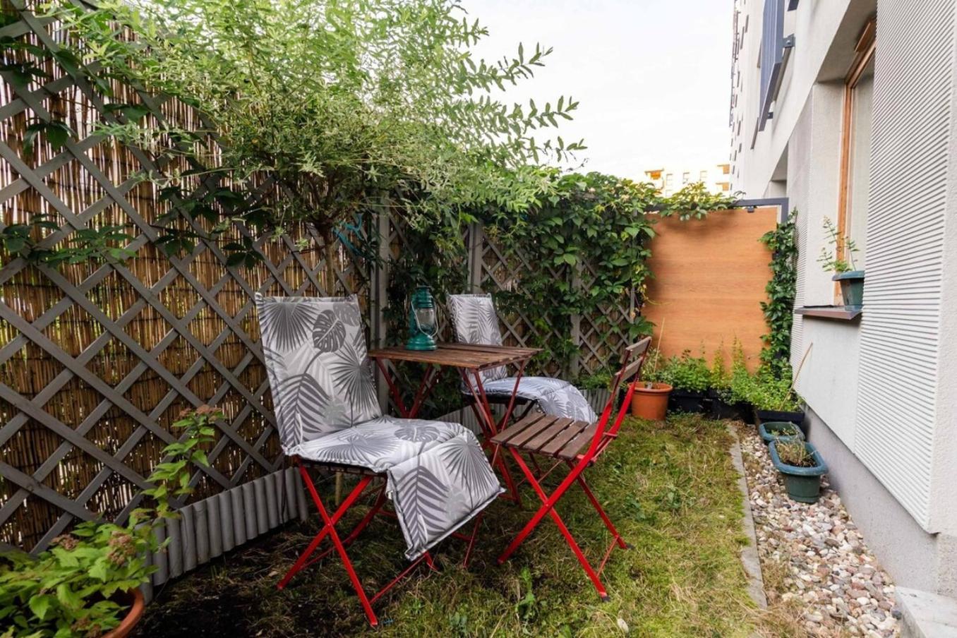 Modern 70M Apartment With Private Garden Metro ワルシャワ エクステリア 写真