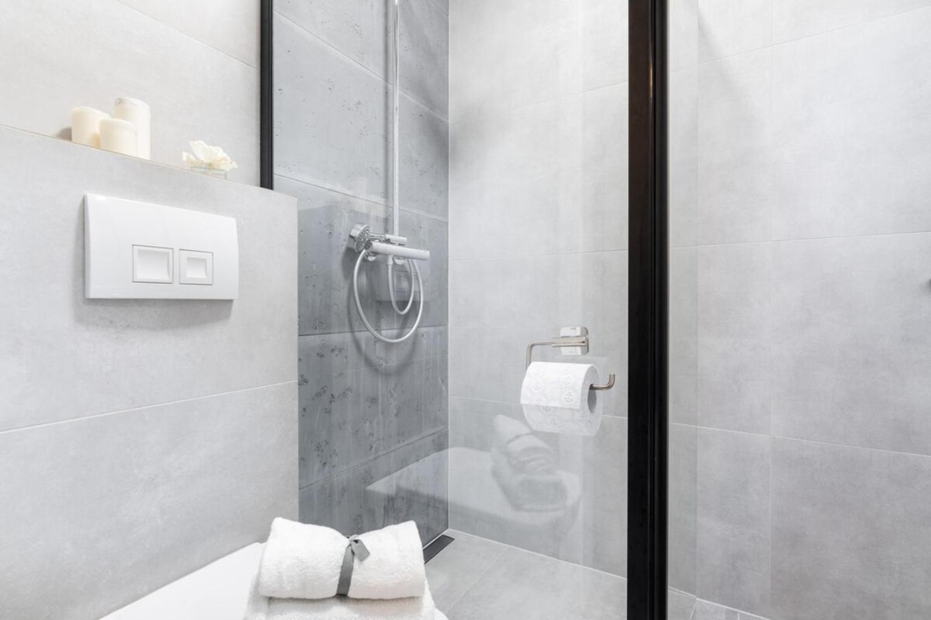 Modern 70M Apartment With Private Garden Metro ワルシャワ エクステリア 写真