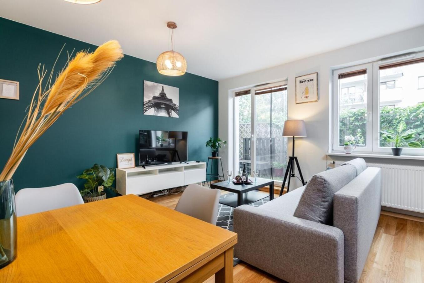 Modern 70M Apartment With Private Garden Metro ワルシャワ エクステリア 写真