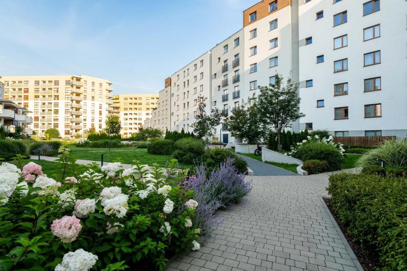 Modern 70M Apartment With Private Garden Metro ワルシャワ エクステリア 写真