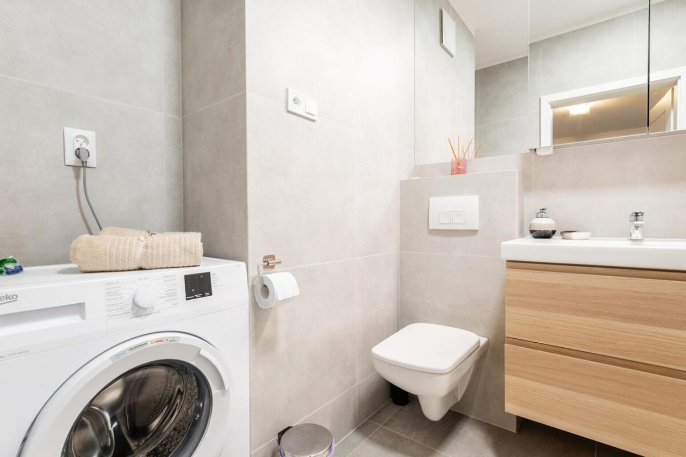 Modern 70M Apartment With Private Garden Metro ワルシャワ エクステリア 写真
