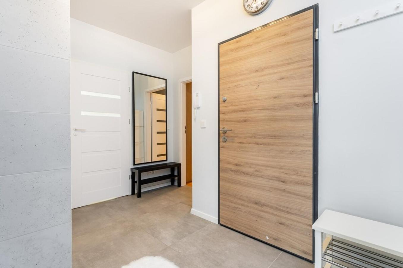 Modern 70M Apartment With Private Garden Metro ワルシャワ エクステリア 写真